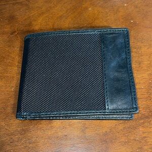 Travelon Genuine Leather Men’s Black Rugged Fold Wallet